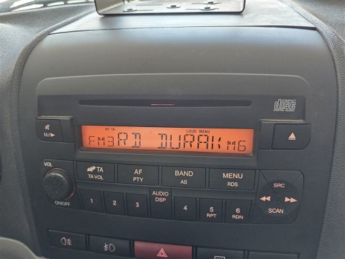 Fiat Palio çıkma radyo teyp